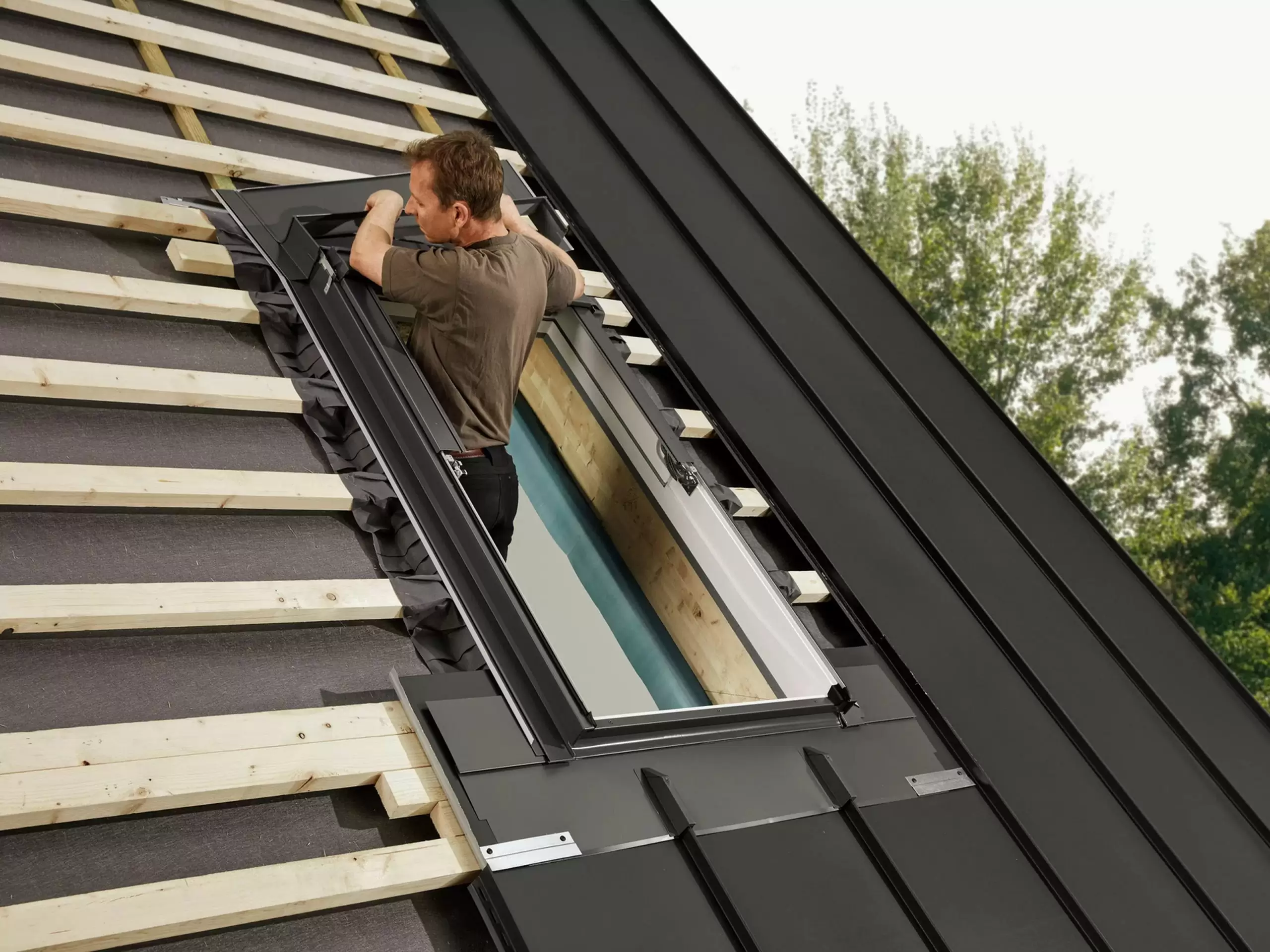 Слайд #3 | Оклад Velux EDQ в фальцевую кровлю с клик-замком